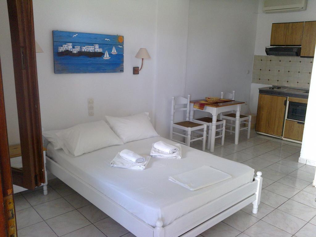 Aeolos Hotel Apartments Gythio Room photo
